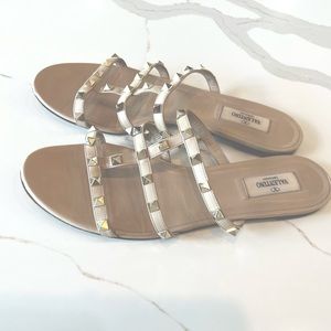 Valentino Rockstud Calfskin Slide Sandals in Poudre Blush Flats 41